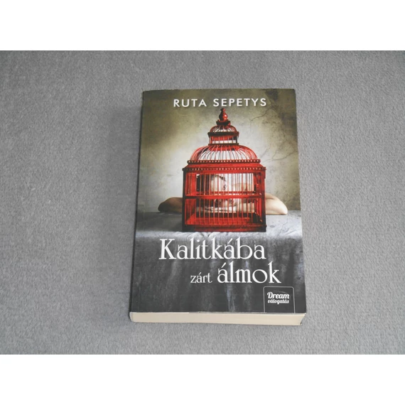 Ruta Sepetys - Kalitkába zárt álmok