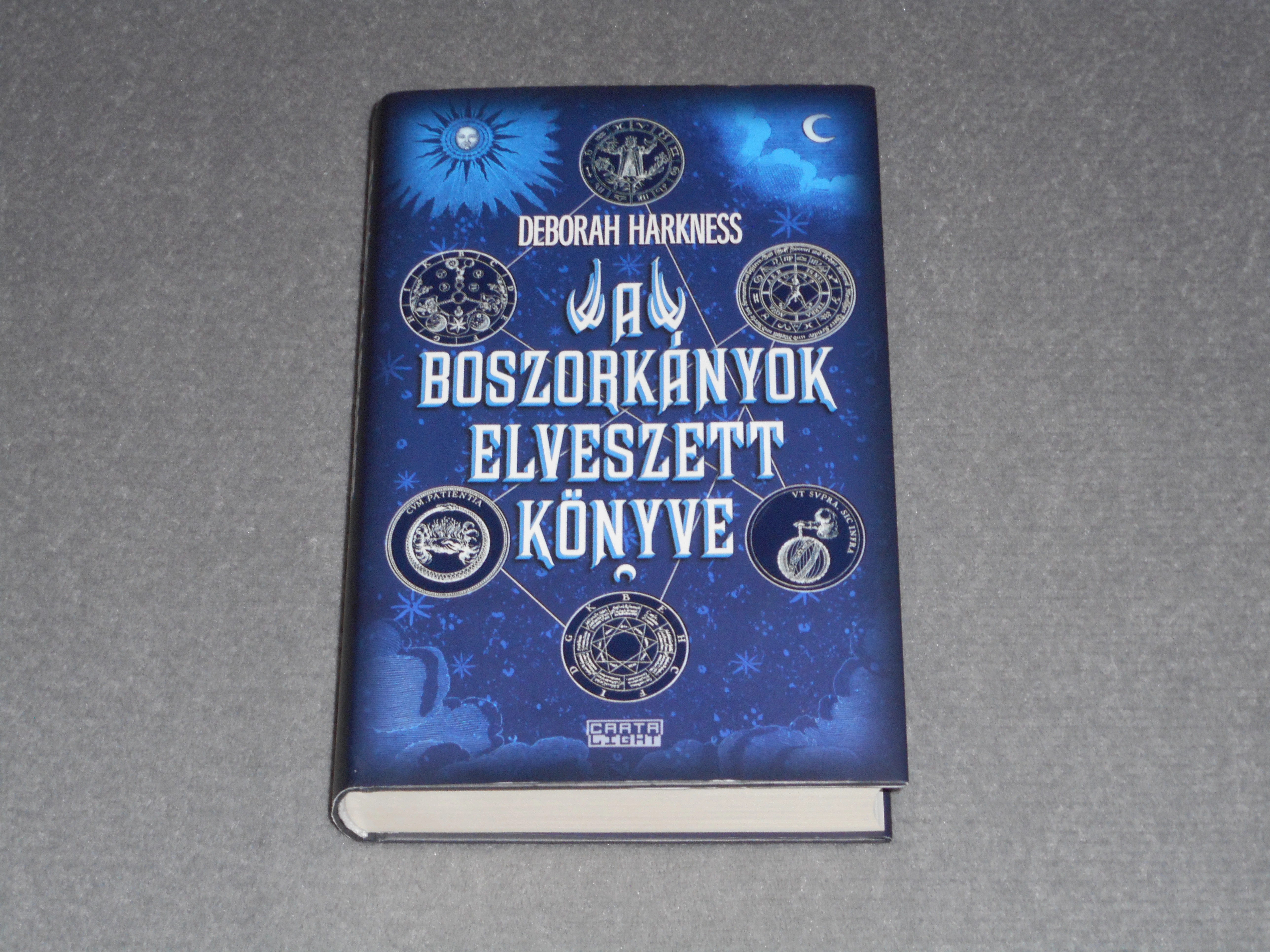 Deborah Harkness - A boszorkányok elveszett könyve (Mindenszentek sorozat 1.)