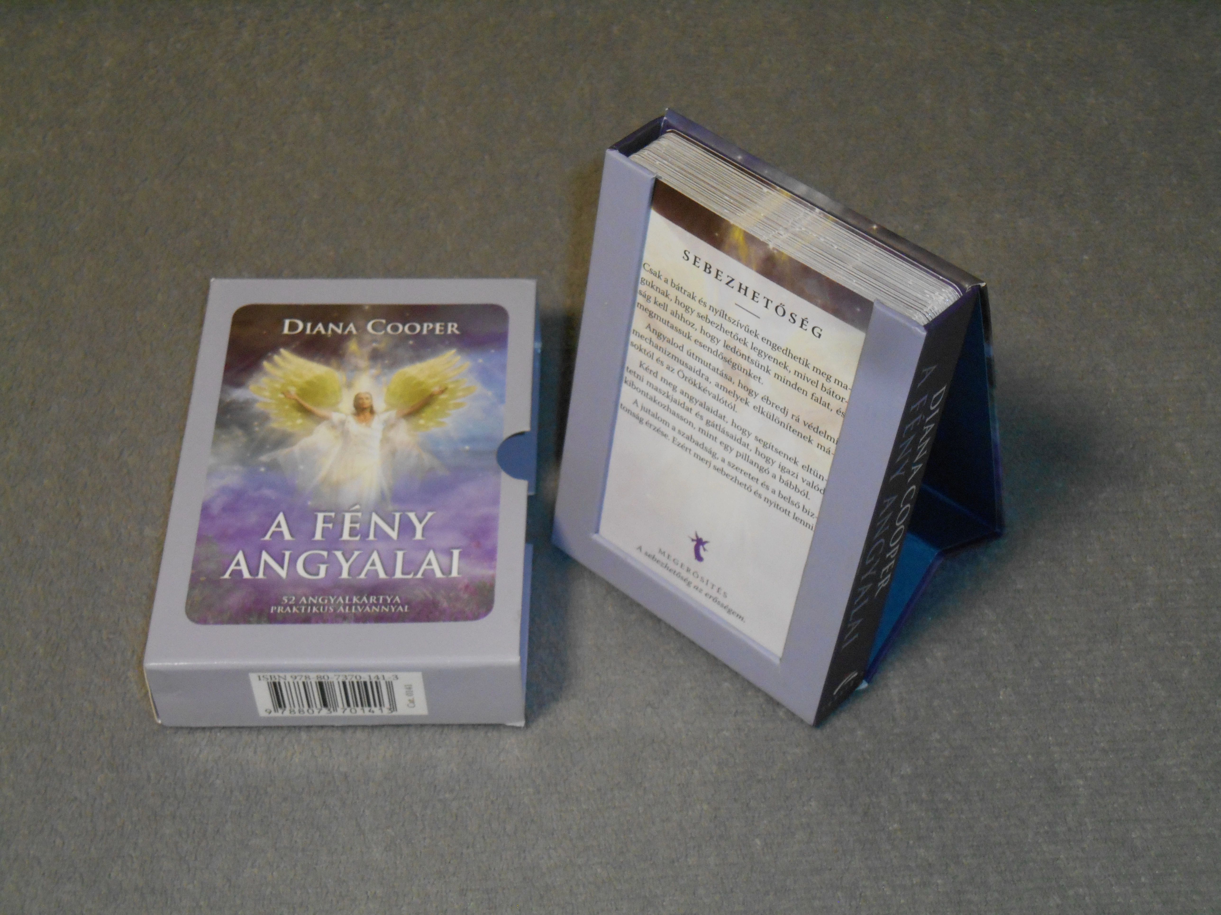 Diana Cooper - A fény angyalai - 52 angyalkártya praktikus állvánnyal