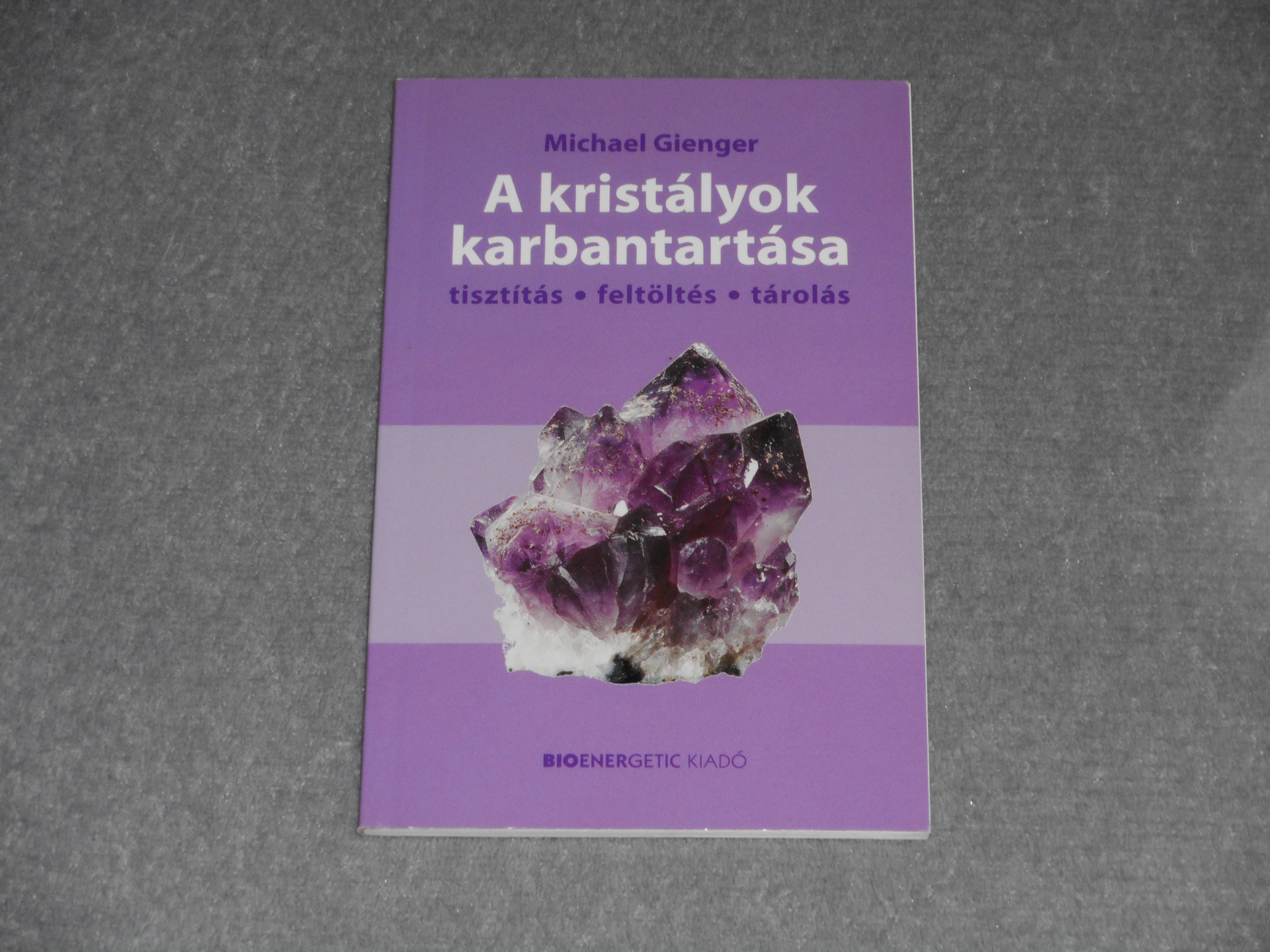 Michael Gienger - A kristályok karbantartása - Tisztítás, feltöltés, tárolás