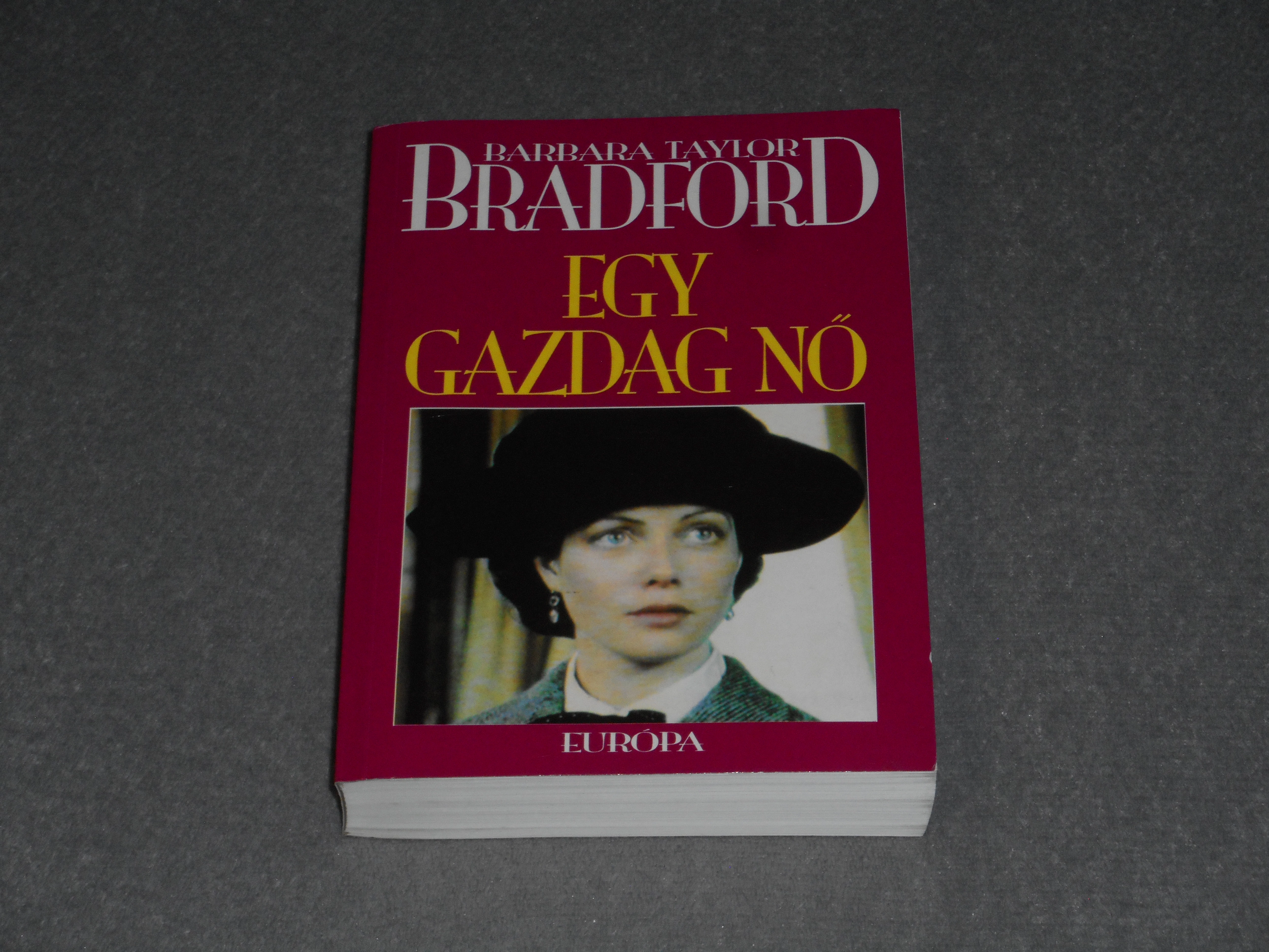 Barbara Taylor Bradford - Egy gazdag nő (Emma Harte-saga 1.)