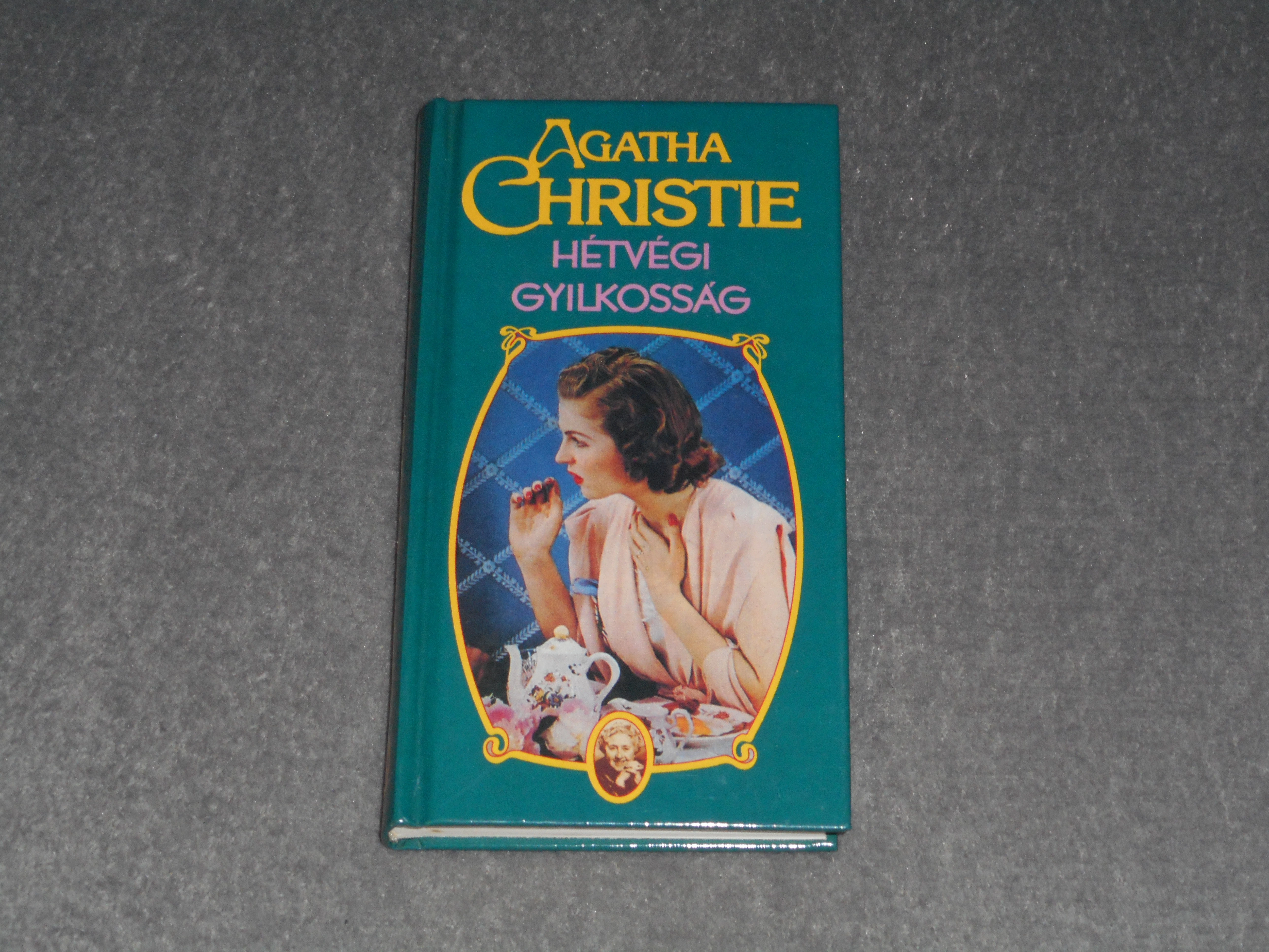 Agatha Christie - Hétvégi gyilkosság (Magyar könyvklub kiadás) - Hercule Poirot