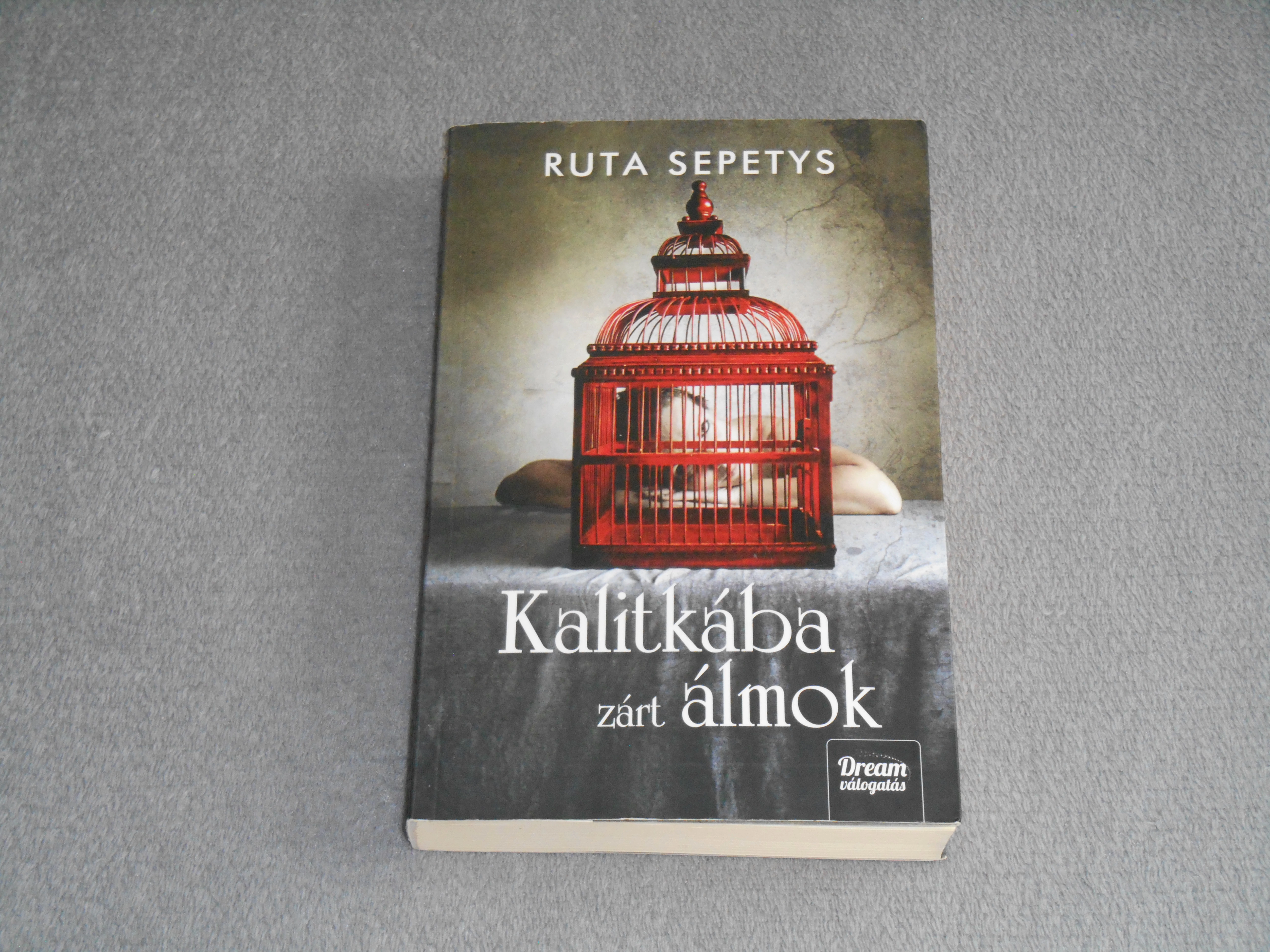 Ruta Sepetys - Kalitkába zárt álmok
