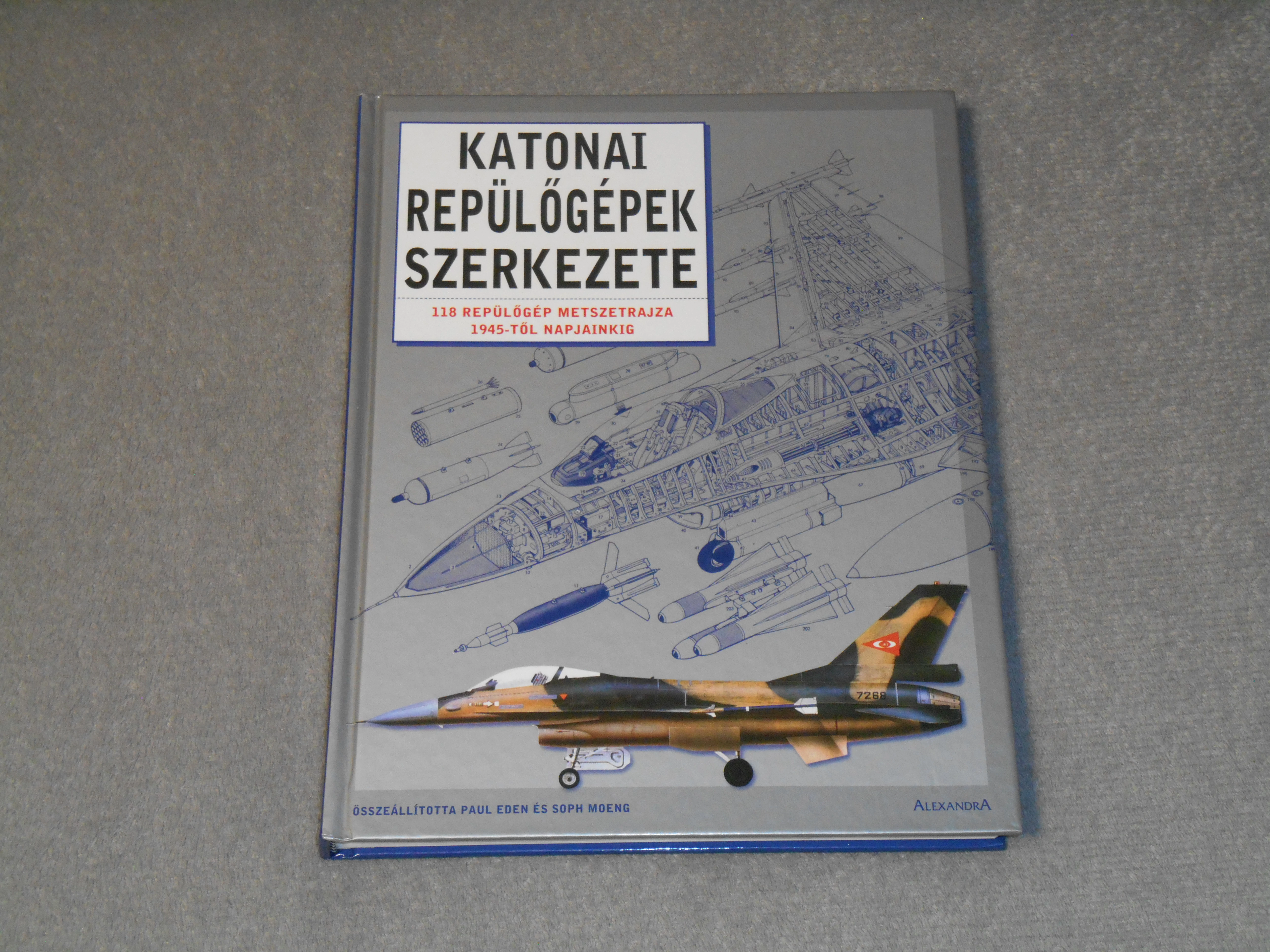 Paul Eden - Katonai repülőgépek szerkezete - 118 repülőgép metszetrajza 1945-től napjainkig
