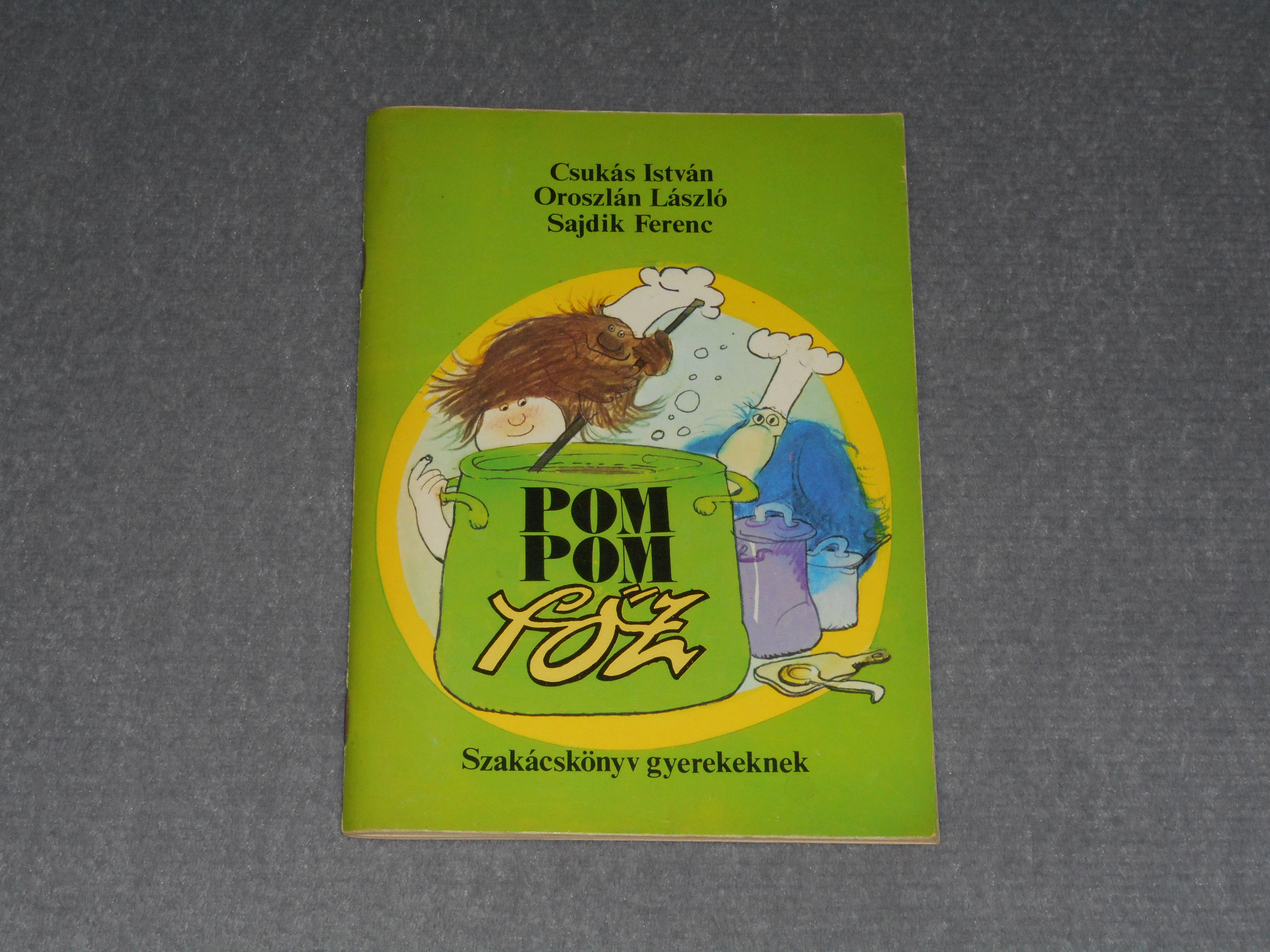 Csukás István, Oroszlán László, Sajdik Ferenc - Pom ​Pom főz (Pom Pom meséi) - Szakácskönyv gyerekeknek