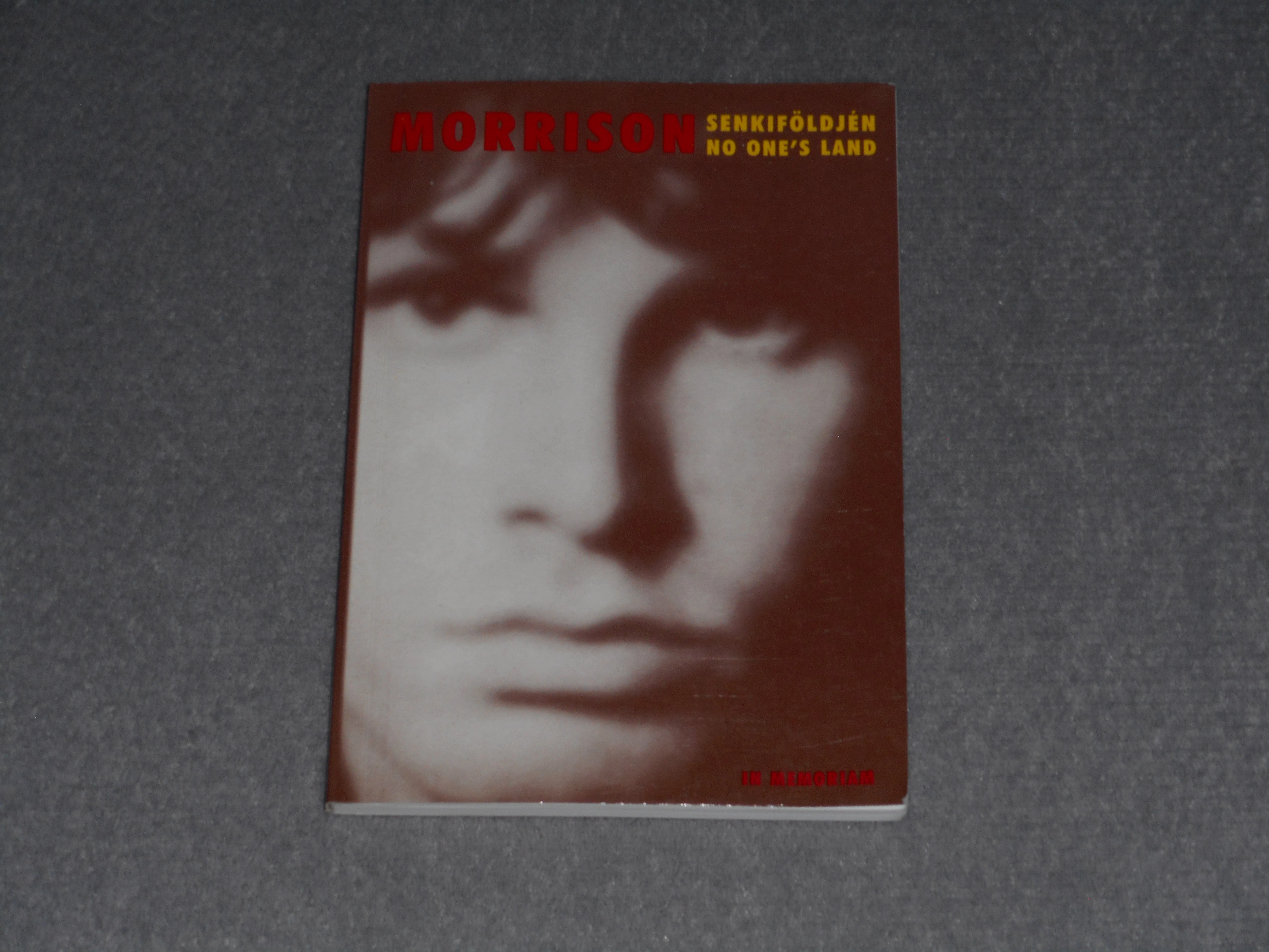 Jim Morrison - Senkiföldjén / No one's land (Magyar és angol nyelvű)