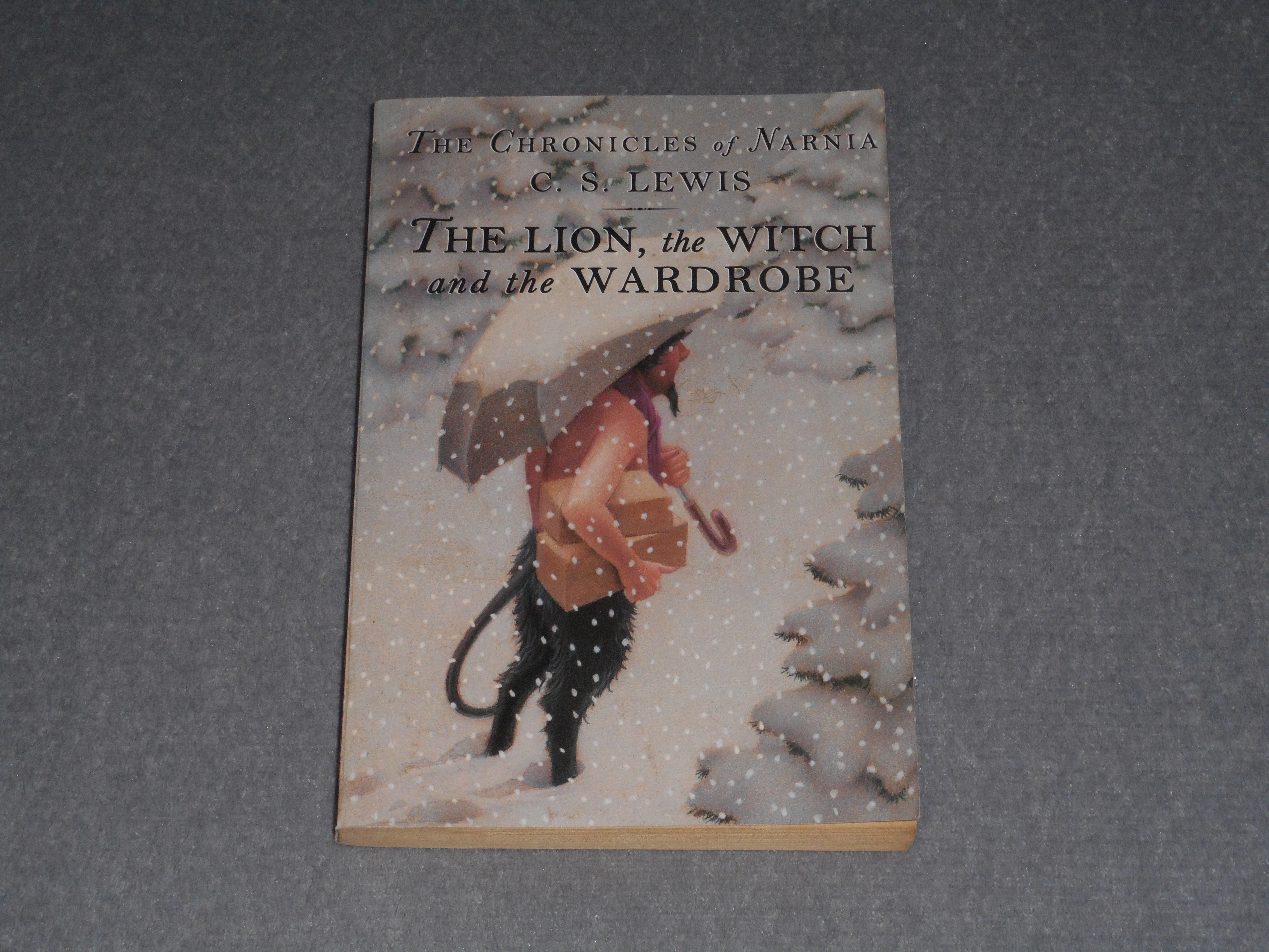 C. S. Lewis - The Lion, the Witch and the Wardrobe - The Chronicles of Narnia 1. (Narnia Krónikái - Az oroszlán, a boszorkány és a ruhásszekrény, angol nyelvű)